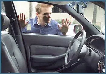 Safe Key Shop Bronx, NY 718-489-9779 - 19-locked-keys-in-car